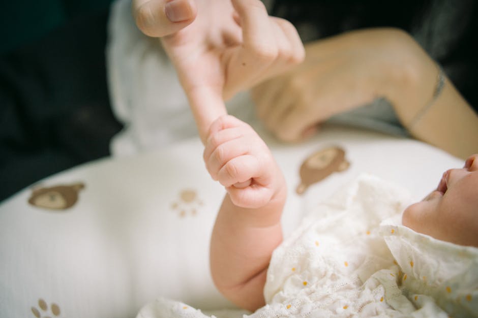 newborn baby parent bonding skin contact