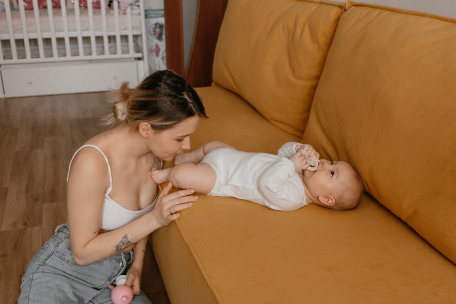 mother infant eye contact bonding newborn warm light