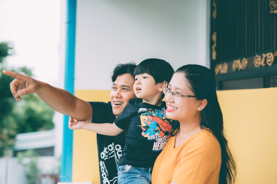 parent praising child, positive parenting growth mindset