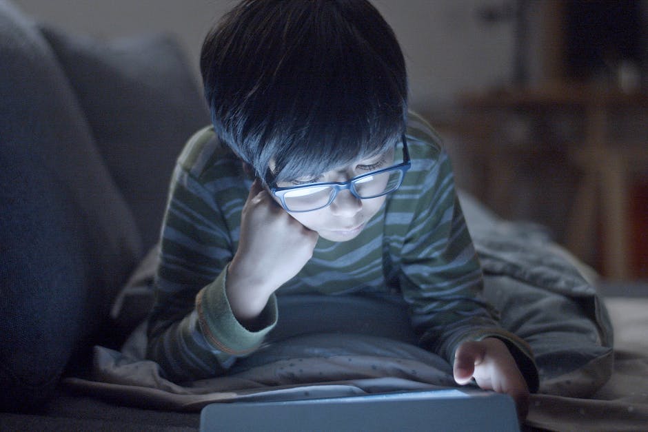 child using tablet, digital learning, toddler screen time