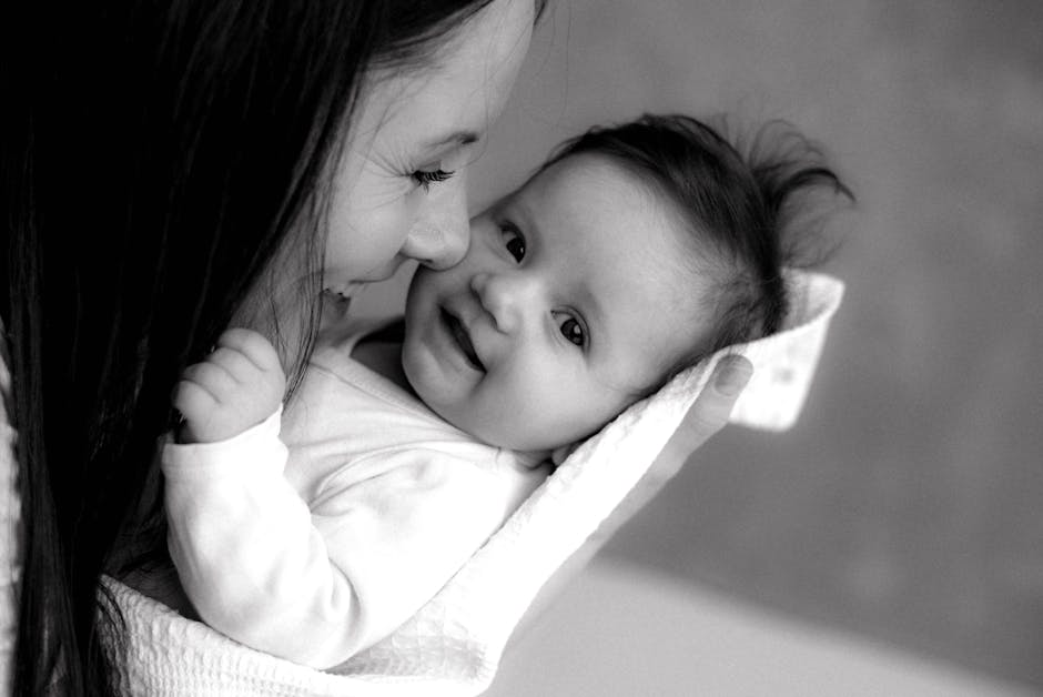 infant attachment mother bonding, baby developmental psychology
